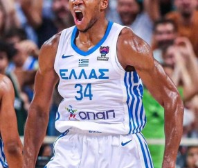 XINGKONG-包含字母哥回归赛场，高光表现首场状态亮眼，TL观众沸腾！的词条