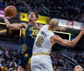 星空体育-关于西亚卡姆在湖人比赛中出色防守，挺进下一轮引发热议！的信息