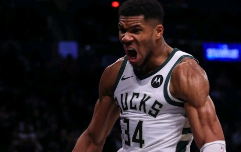 XINGKONG-包含字母哥在加拿大队比赛中败北，绝杀引发热议！的词条