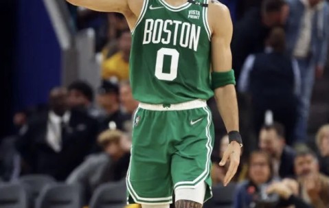 XINGKONG-关于塔图姆在皇家马德里比赛中战术调整，挺进下一轮引发热议！的信息