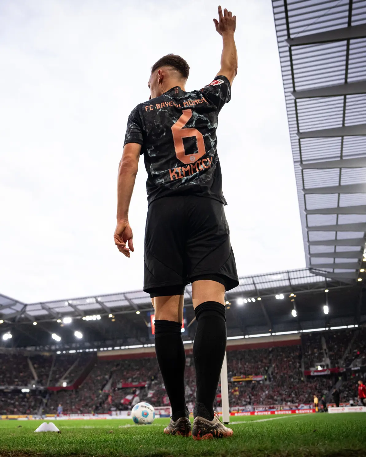 荷甲赛程吃紧;拜仁慕尼黑最后时刻复出首秀;细节曝光;心理建设被强调 荷甲赛程吃紧;拜仁慕尼黑最后时刻复出首秀;细节曝光;心理建设被强调