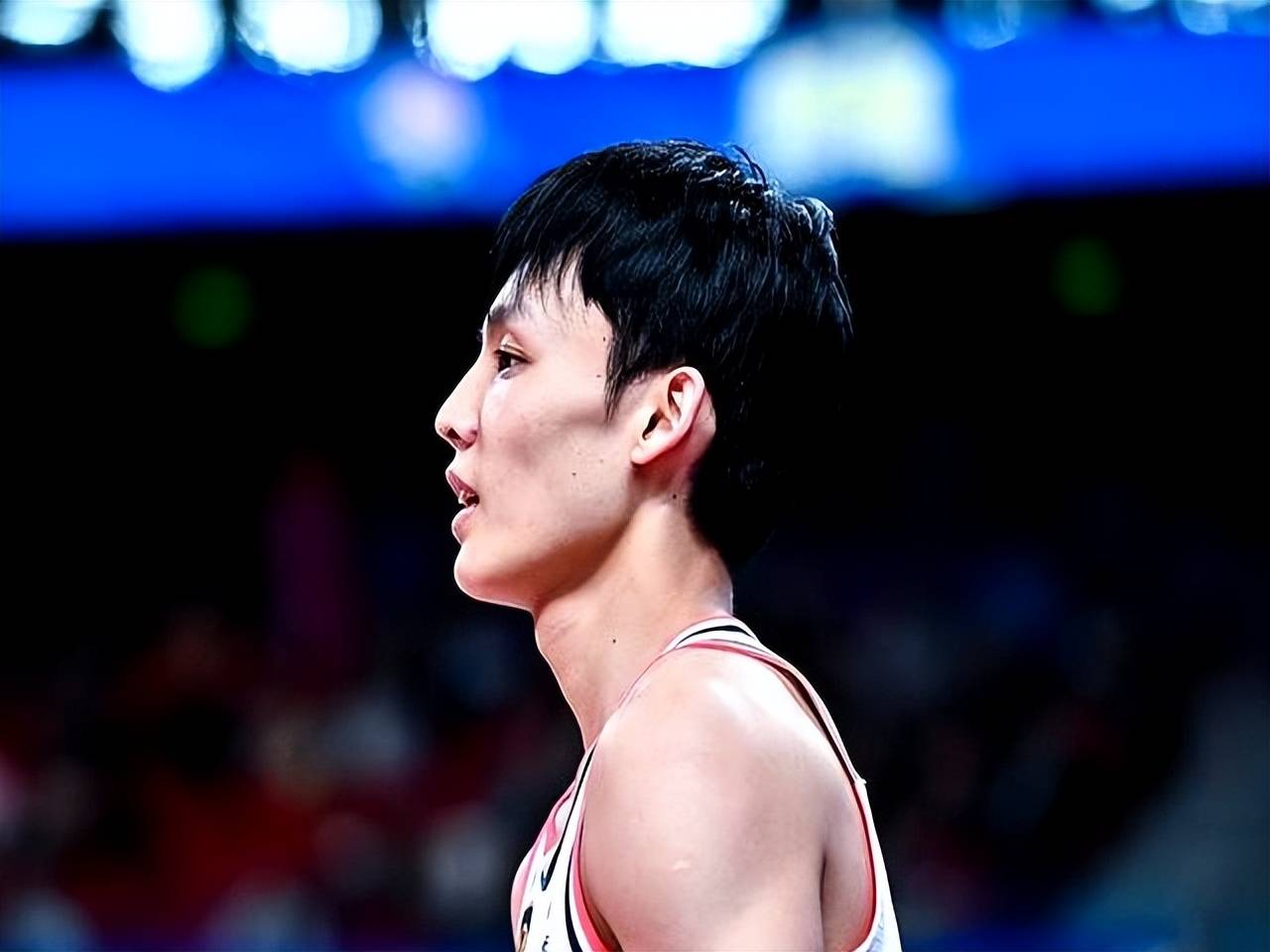 省领导到球员更衣室 省领导到球员更衣室