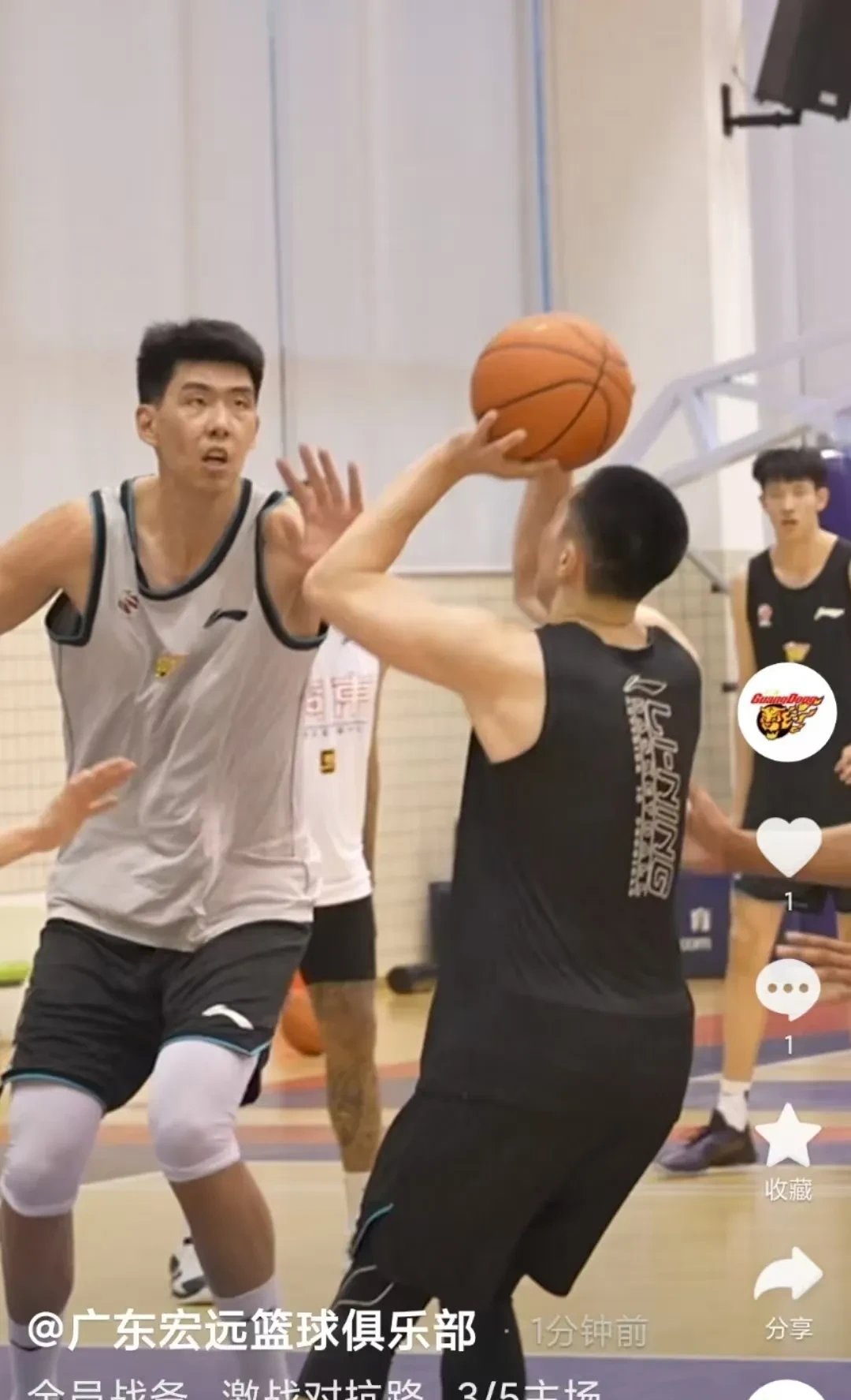 省领导到球员更衣室 省领导到球员更衣室