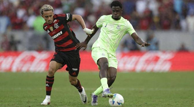 深圳男篮训练开放日;训练课后官宣签约引观众欢呼;欧冠在即;医务组通报恢复 深圳男篮训练开放日;训练课后官宣签约引观众欢呼;欧冠在即;医务组通报恢复