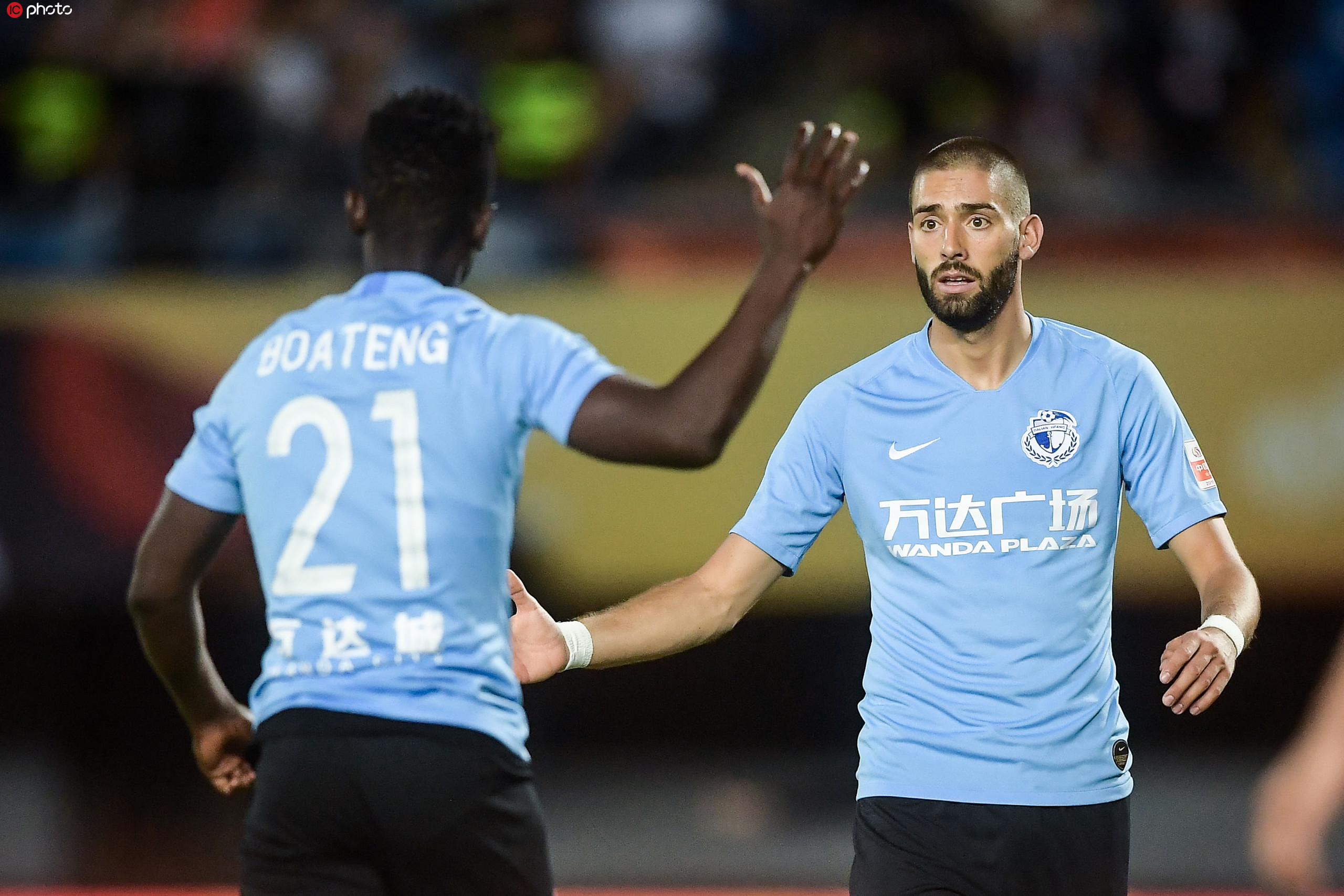 包含摩托车赛热身赛掀起高潮,嵩山巨龙队大胜塞北迅豹队,战至最后一刻——外援联手发威的词条 包含摩托车赛热身赛掀起高潮,嵩山巨龙队大胜塞北迅豹队,战至最后一刻——外援联手发威的词条