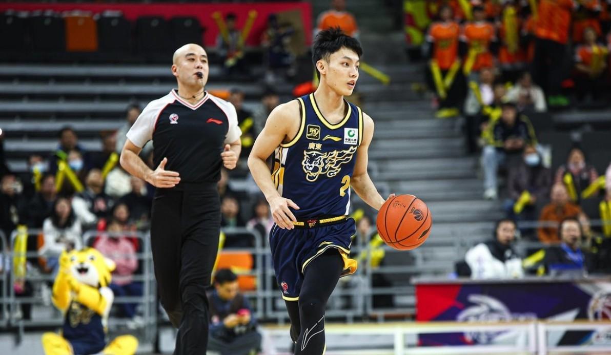 关于今夜体能课后,深圳男篮止住颓势备战CBA常规赛,气氛紧张,球队文化再被提及的信息 关于今夜体能课后,深圳男篮止住颓势备战CBA常规赛,气氛紧张,球队文化再被提及的信息