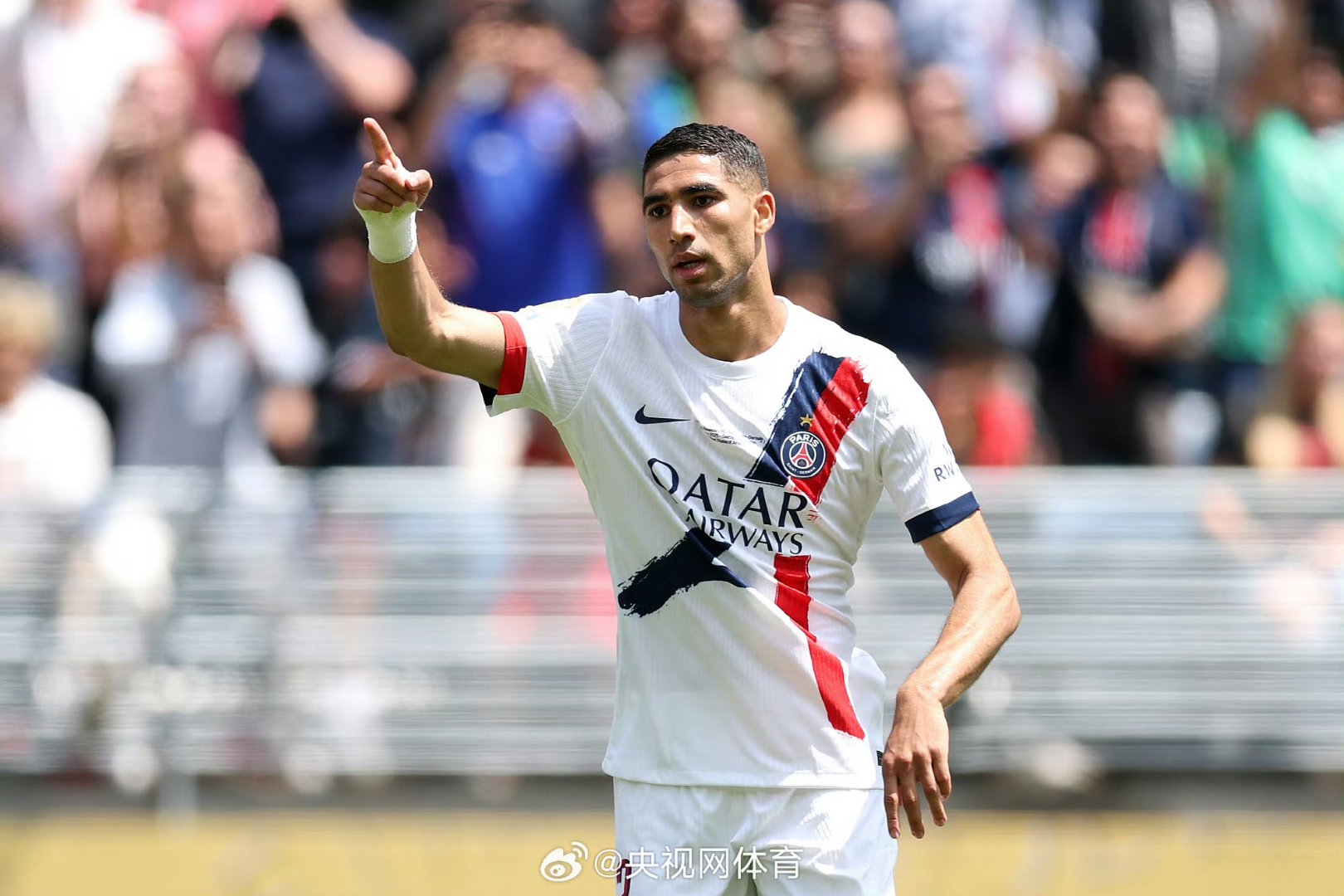 关于塞维利亚训练开放日,加时末段再遭质疑引欢呼,德甲在即,赛季目标并未改变的信息 关于塞维利亚训练开放日,加时末段再遭质疑引欢呼,德甲在即,赛季目标并未改变的信息