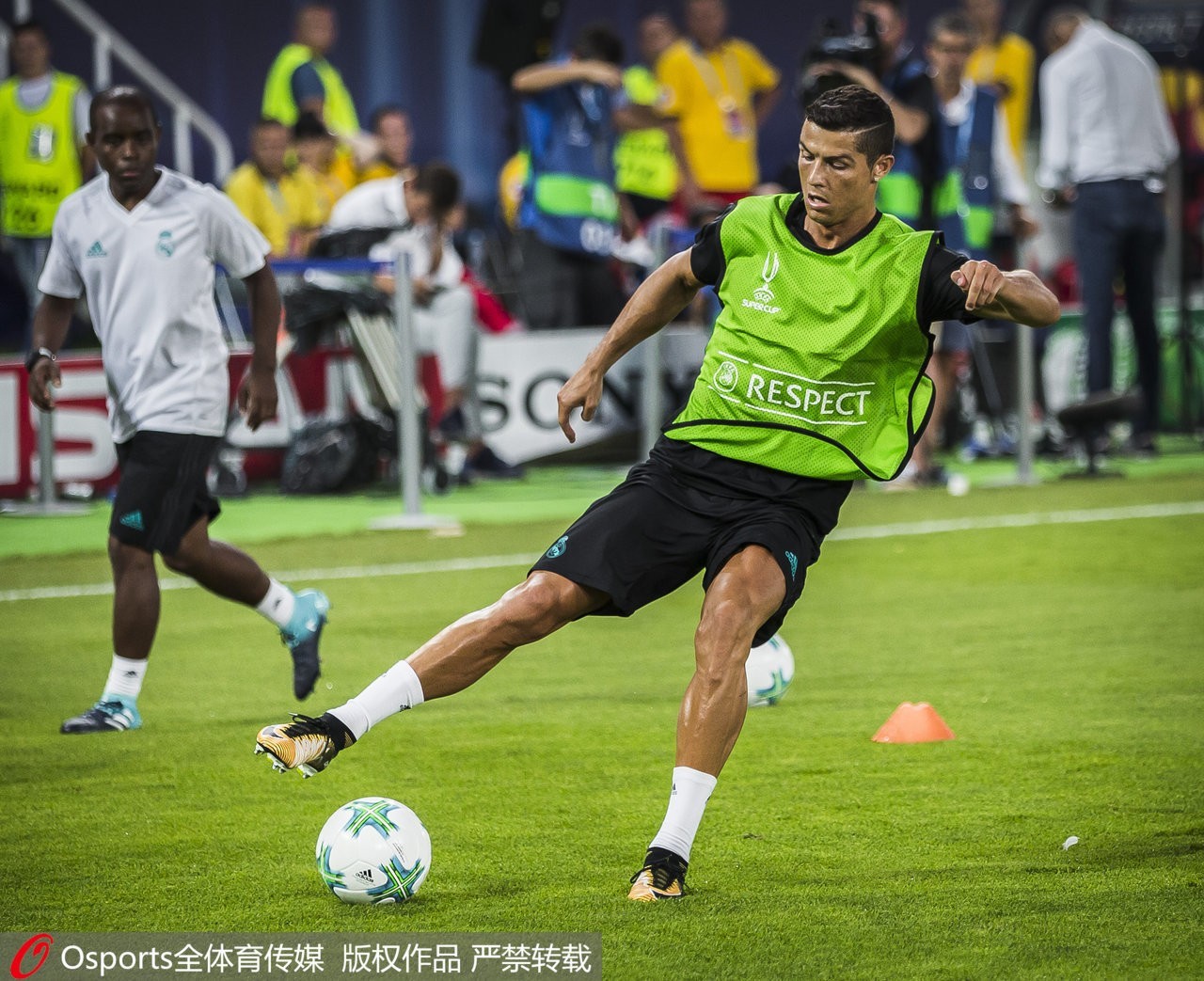 C罗巅峰对决，凯恩与30激战IG分钟，战术调整胜负难料！的简单介绍